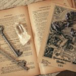古い洋書と鍵